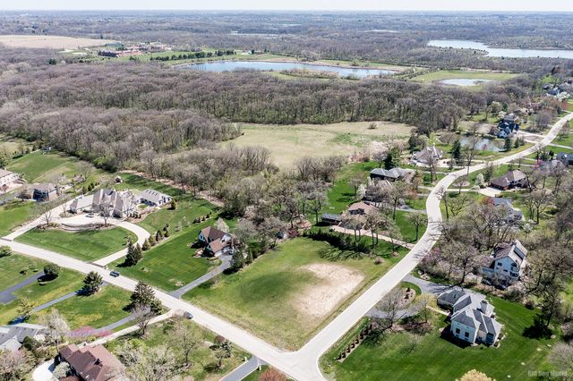 2 Equestrian Way, Lemont, IL 60439