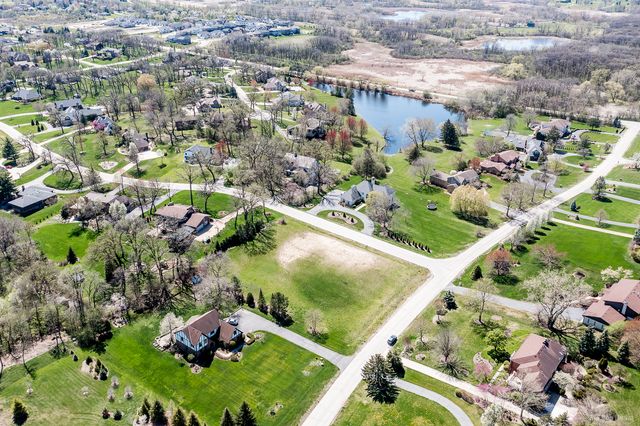 2 Equestrian Way, Lemont, IL 60439