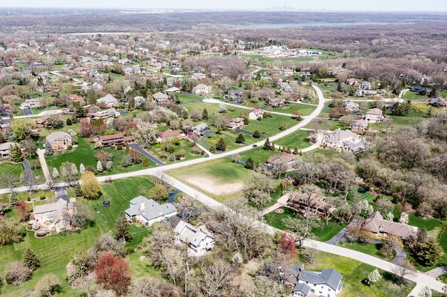 2 Equestrian Way, Lemont, IL 60439