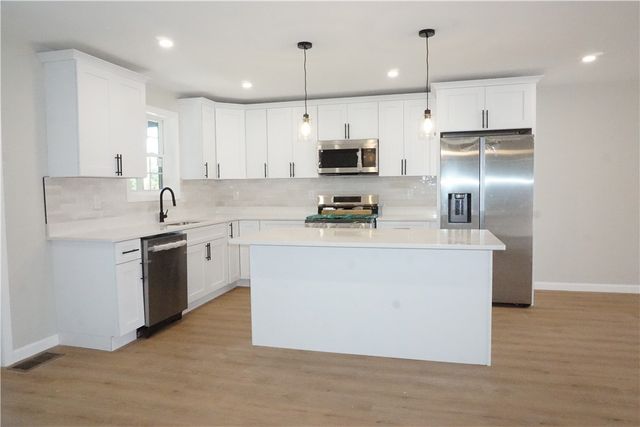95 Sunset Avenue, Providence, RI 02909