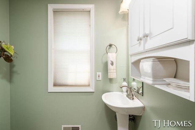 3519 Breezewood Drive Se, City Of Kentwood, MI 49512