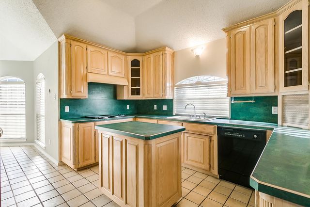 901 Evandale Road, Burleson, TX 76028