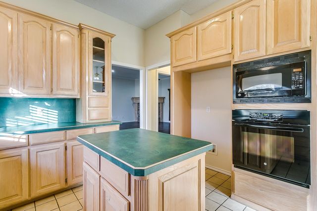 901 Evandale Road, Burleson, TX 76028