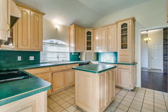 901 Evandale Road, Burleson, TX 76028