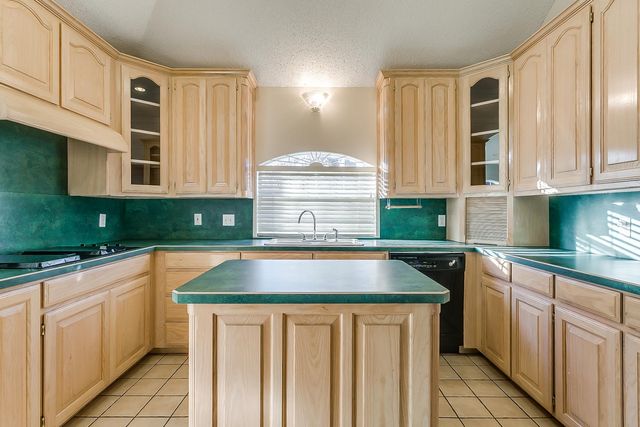 901 Evandale Road, Burleson, TX 76028