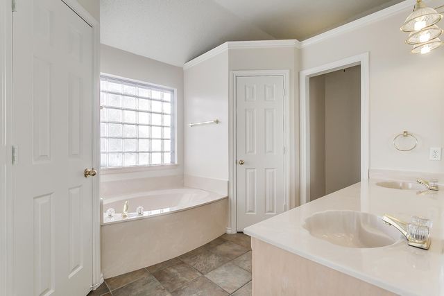 901 Evandale Road, Burleson, TX 76028