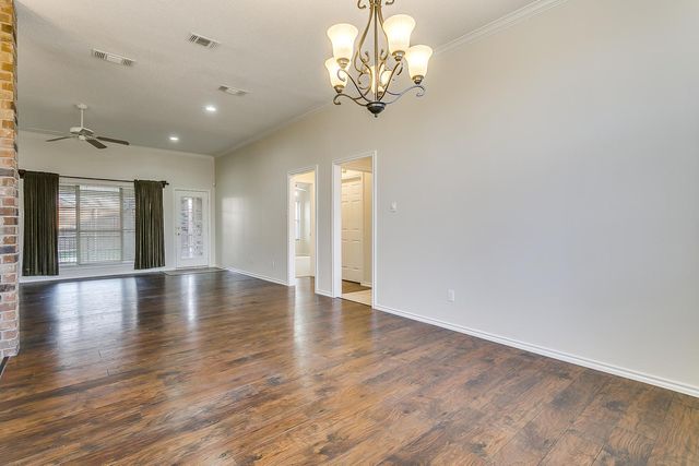 901 Evandale Road, Burleson, TX 76028