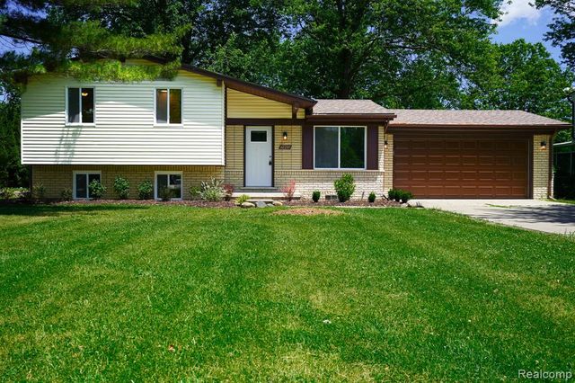 48297 Mallard Drive, New Baltimore, MI 48047