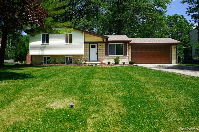 48297 Mallard Drive, New Baltimore, MI 48047