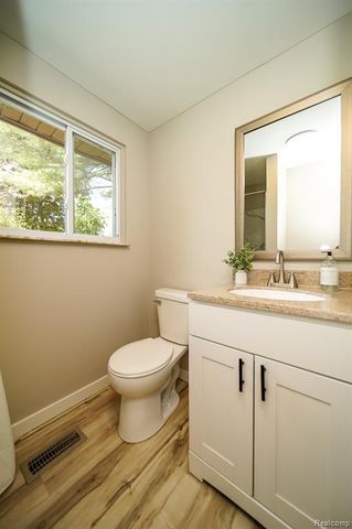 48297 Mallard Drive, New Baltimore, MI 48047