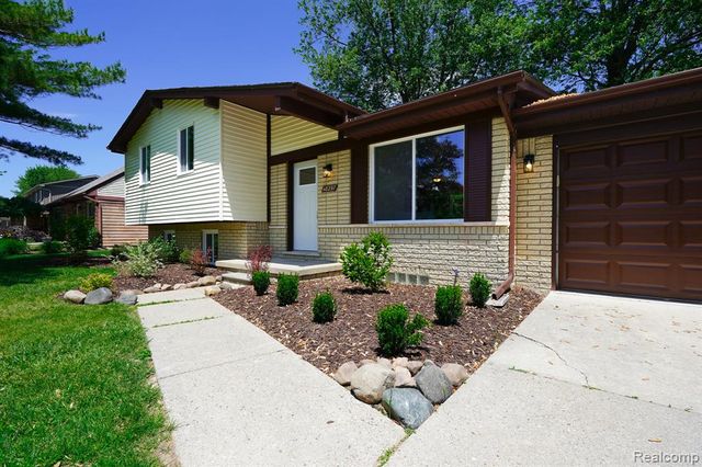 48297 Mallard Drive, New Baltimore, MI 48047