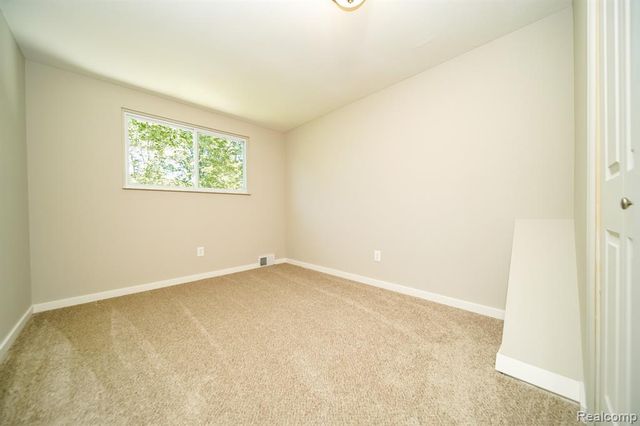48297 Mallard Drive, New Baltimore, MI 48047