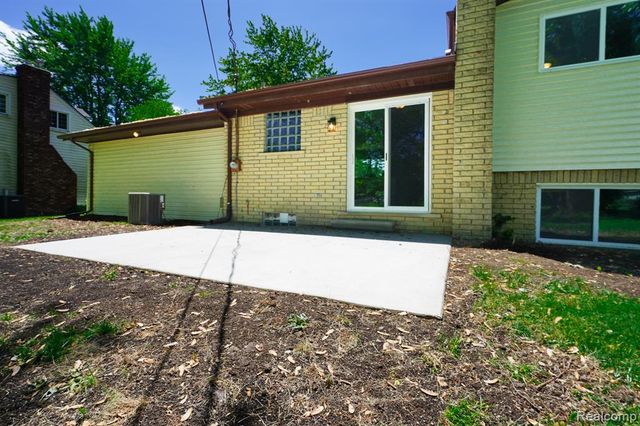 48297 Mallard Drive, New Baltimore, MI 48047