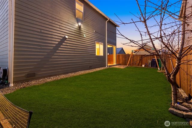 985 Riley Drive E, Enumclaw, WA 98022