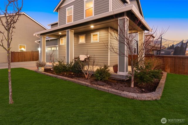 985 Riley Drive E, Enumclaw, WA 98022