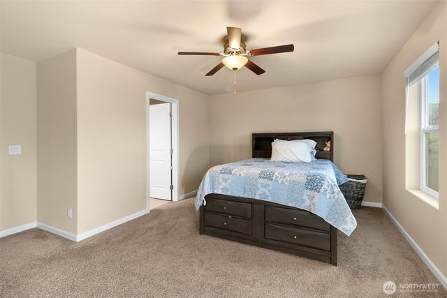 985 Riley Drive E, Enumclaw, WA 98022