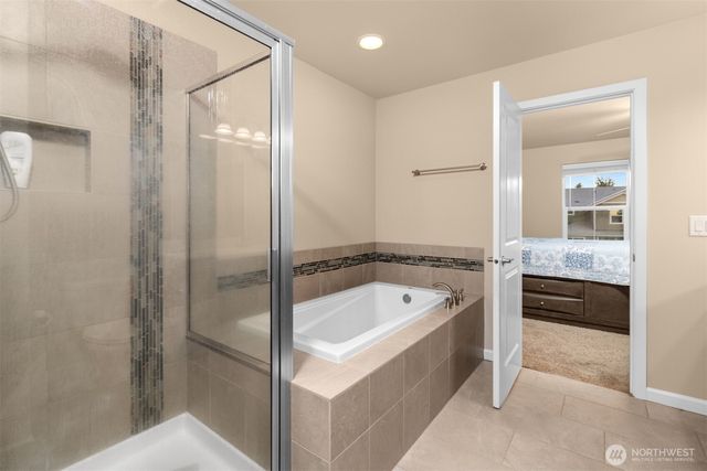 985 Riley Drive E, Enumclaw, WA 98022