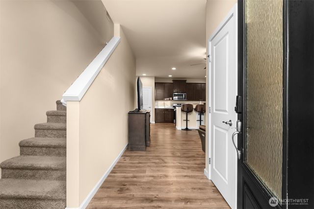 985 Riley Drive E, Enumclaw, WA 98022