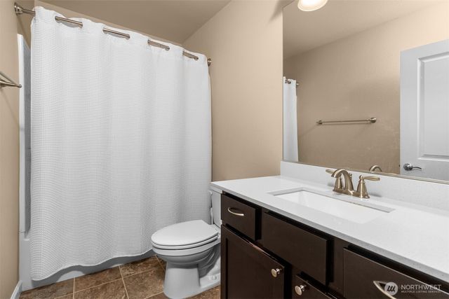 985 Riley Drive E, Enumclaw, WA 98022