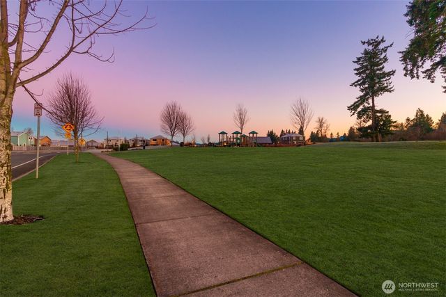 985 Riley Drive E, Enumclaw, WA 98022