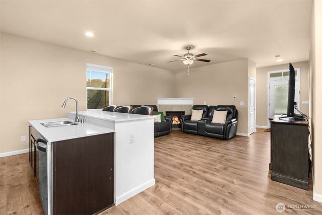 985 Riley Drive E, Enumclaw, WA 98022