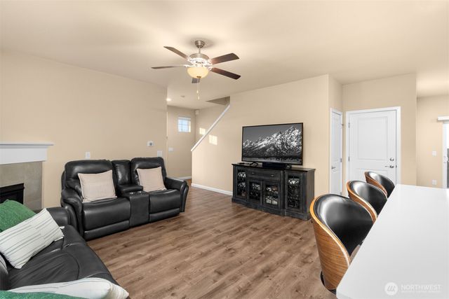 985 Riley Drive E, Enumclaw, WA 98022