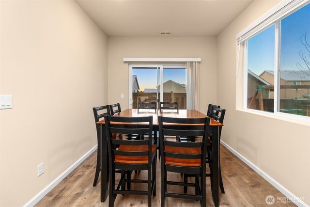 985 Riley Drive E, Enumclaw, WA 98022