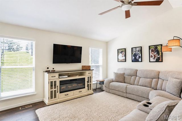 33 Brush Creek Drive, Pacific, MO 63069