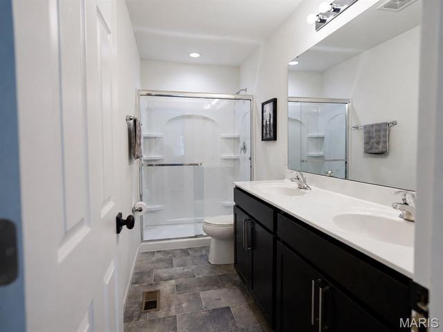33 Brush Creek Drive, Pacific, MO 63069