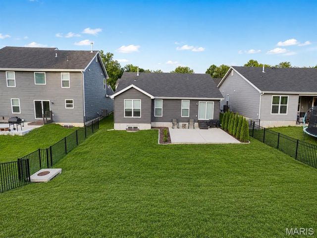 33 Brush Creek Drive, Pacific, MO 63069