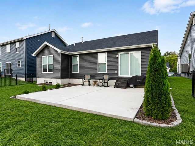 33 Brush Creek Drive, Pacific, MO 63069
