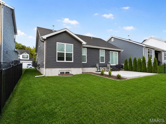 33 Brush Creek Drive, Pacific, MO 63069