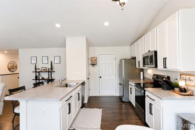 33 Brush Creek Drive, Pacific, MO 63069