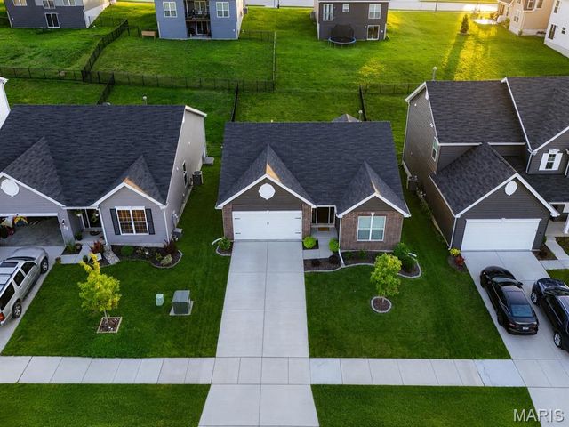 33 Brush Creek Drive, Pacific, MO 63069