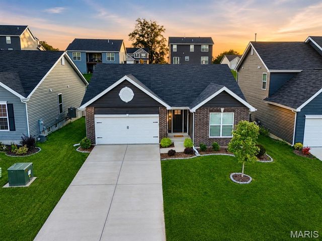 33 Brush Creek Drive, Pacific, MO 63069