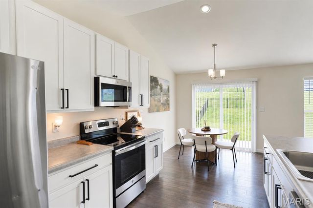 33 Brush Creek Drive, Pacific, MO 63069