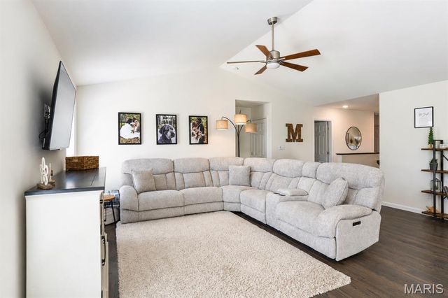 33 Brush Creek Drive, Pacific, MO 63069