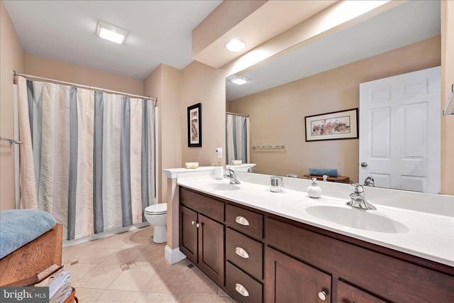 728 WOODFIELD DR, Lititz, PA 17543