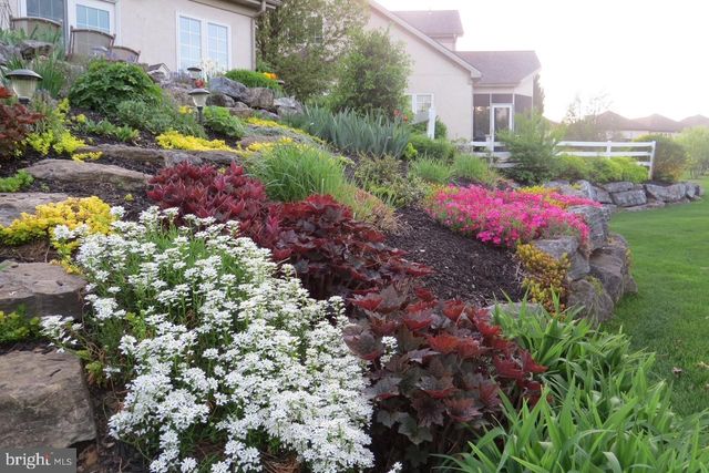 728 WOODFIELD DR, Lititz, PA 17543