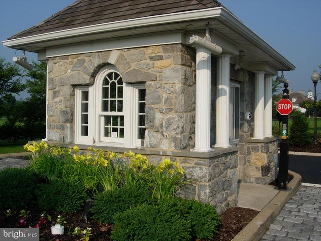 728 WOODFIELD DR, Lititz, PA 17543