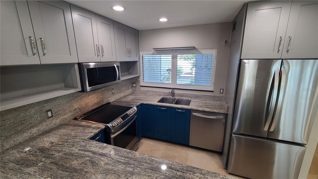 114 W TARGA COURT, Tampa, FL 33606