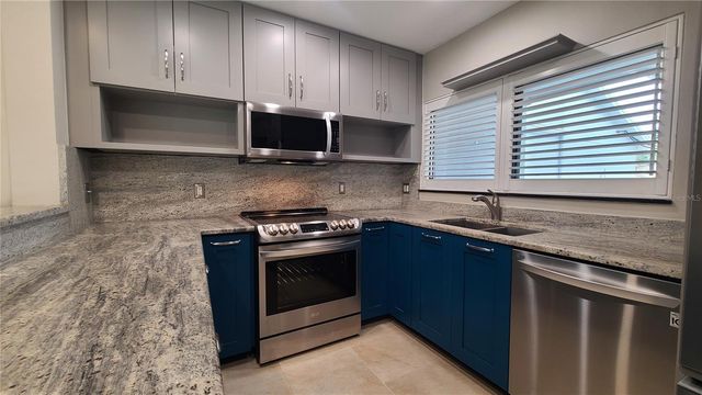 114 W TARGA COURT, Tampa, FL 33606