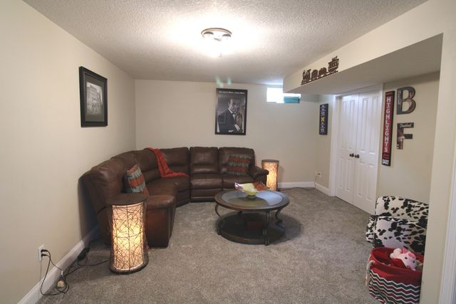 4650 Kelling Street, Davenport, IA 52806