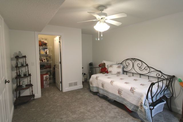 4650 Kelling Street, Davenport, IA 52806