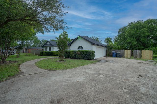 214 Pearly Top Drive, Glenn Heights, TX 75154