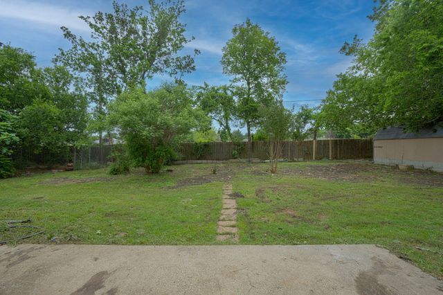 214 Pearly Top Drive, Glenn Heights, TX 75154