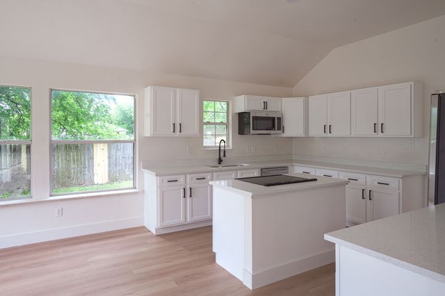 214 Pearly Top Drive, Glenn Heights, TX 75154