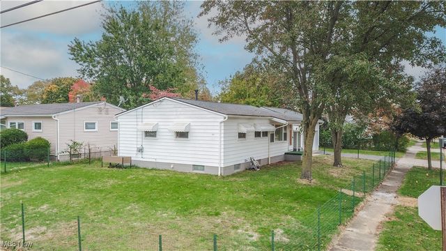 860 Sutherland Avenue, Akron, OH 44314