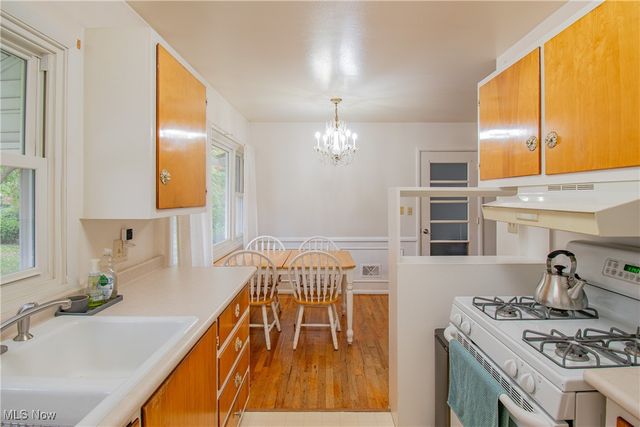 860 Sutherland Avenue, Akron, OH 44314