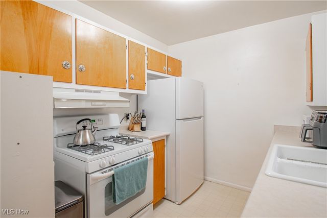 860 Sutherland Avenue, Akron, OH 44314